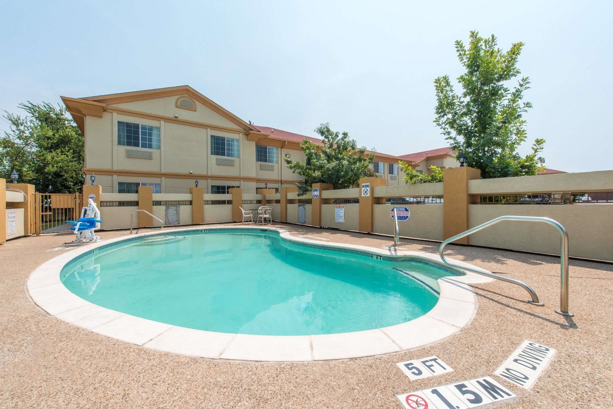 Surestay Plus By Best Western Fort Worth Benbrook Exterior foto